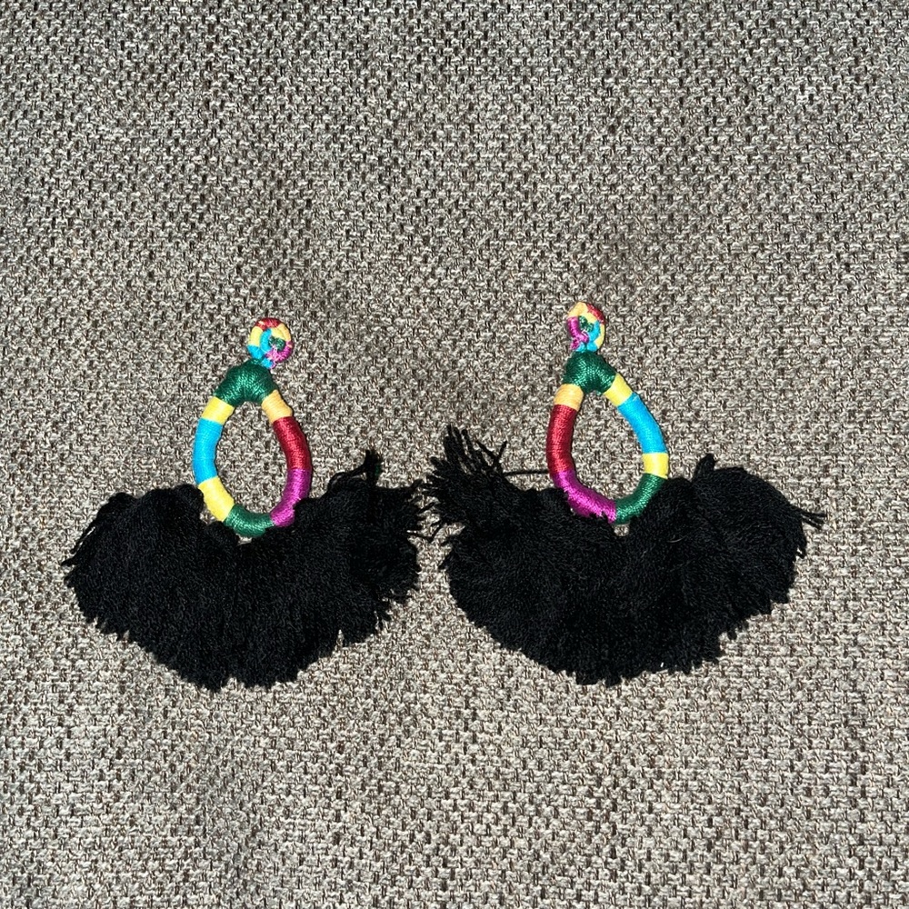 All things Mochi hallu black earrings